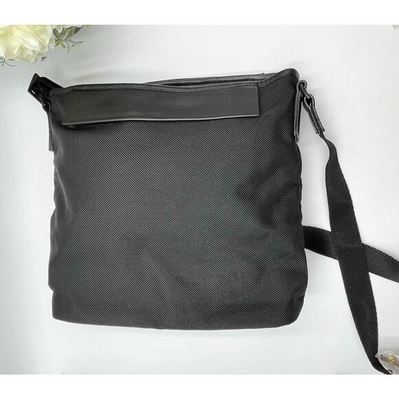 TUMI Messenger Bag Ballistic Nylon Full-Grain Leather Trim Style 4367 - Picture 13 of 16